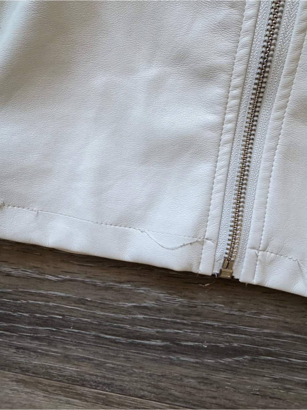 MANIERE DE VOIR Beige & White Zip-Front Sculpted Crop Tank - Picture 5 of 8